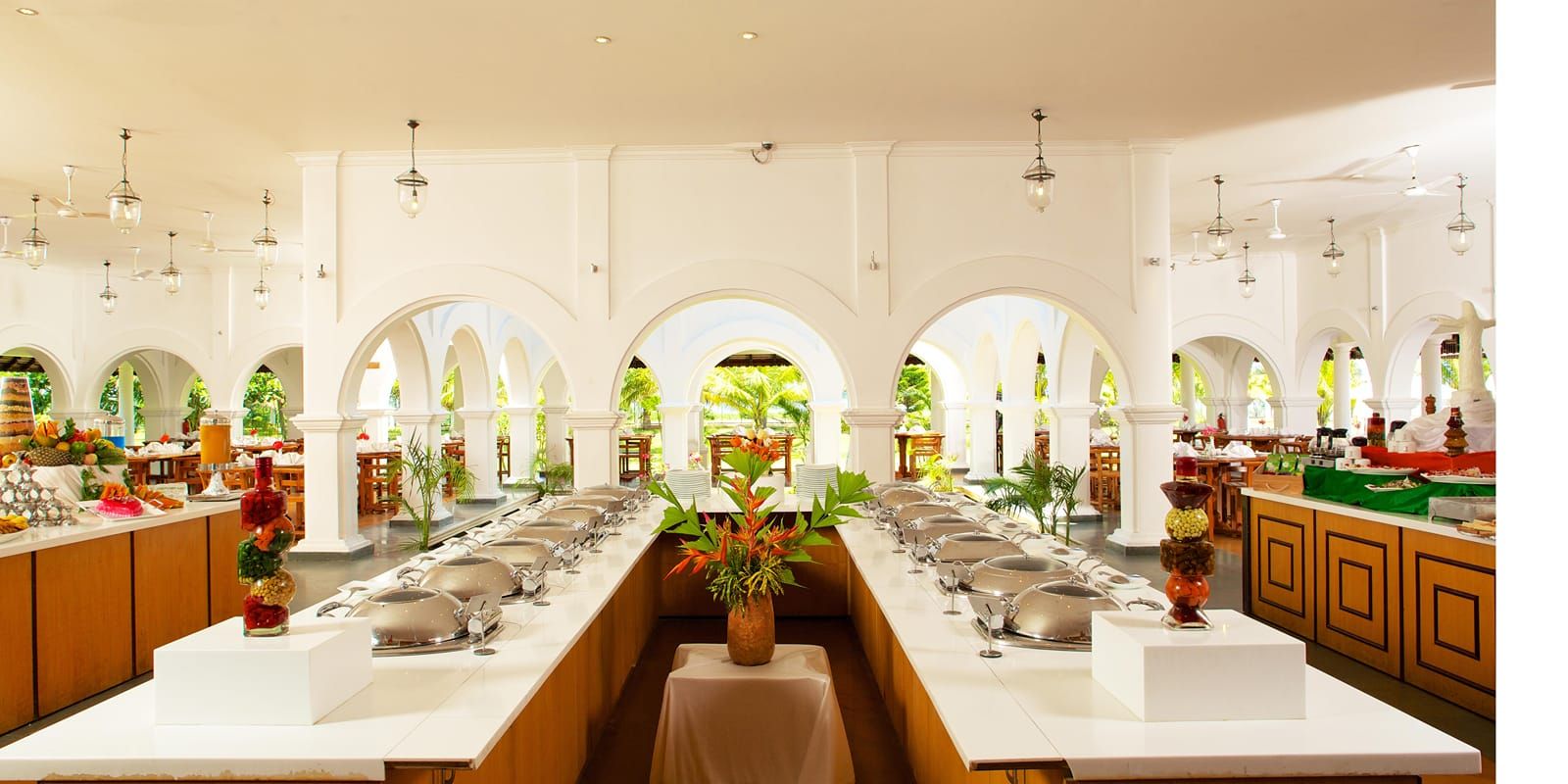 Smaak buffet counters beneath white arches